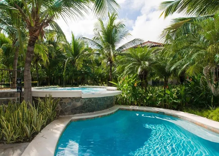 Chic Minimalist With Swimming Pool, Hot Tub, And Club Access *