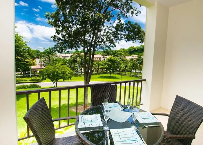 Chic Minimalist With Swimming Pool, Hot Tub, And Club Access Сasa de vacaciones