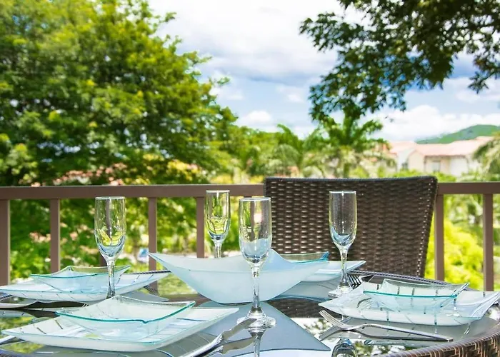 Сasa de vacaciones Chic Minimalist With Swimming Pool, Hot Tub, And Club Access Coco