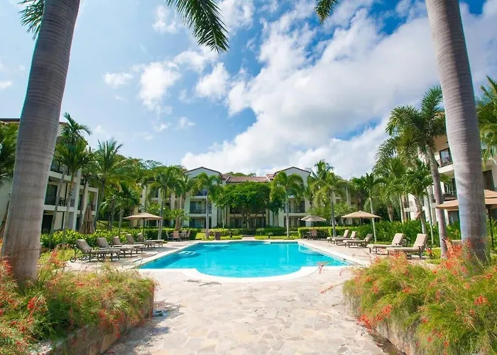 Chic Minimalist With Swimming Pool, Hot Tub, And Club Access *