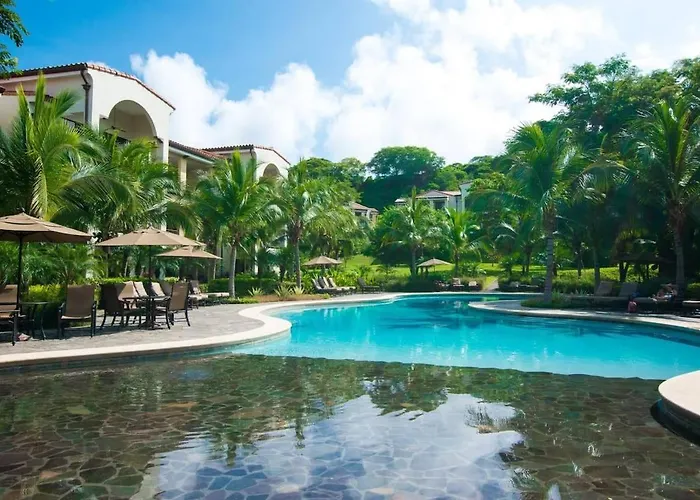 Сasa de vacaciones Chic Minimalist With Swimming Pool, Hot Tub, And Club Access *