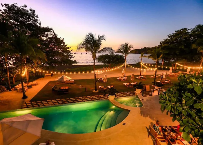 Сasa de vacaciones Chic Minimalist With Swimming Pool, Hot Tub, And Club Access