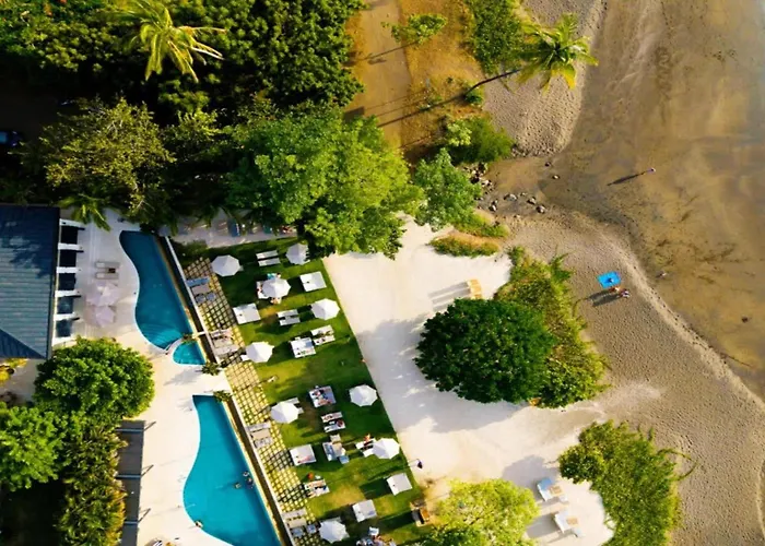 Chic Minimalist With Swimming Pool, Hot Tub, And Club Access Сasa de vacaciones *