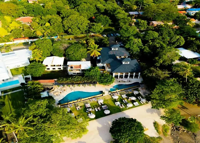 Chic Minimalist With Swimming Pool, Hot Tub, And Club Access * Coco