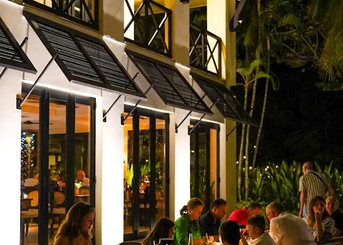 Chic Minimalist With Swimming Pool, Hot Tub, And Club Access Сasa de vacaciones Coco