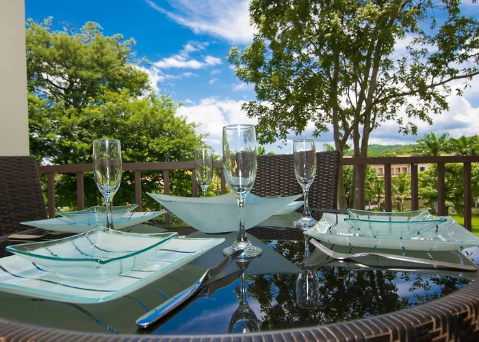 Сasa de vacaciones Chic Minimalist With Swimming Pool, Hot Tub, And Club Access