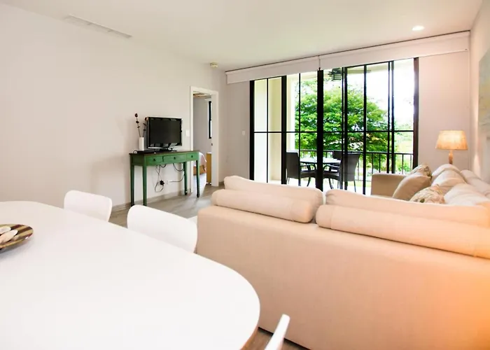 Chic Minimalist With Swimming Pool, Hot Tub, And Club Access Сasa de vacaciones