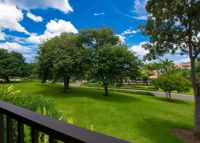 Chic Minimalist With Swimming Pool, Hot Tub, And Club Access Сasa de vacaciones *