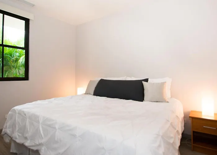 Сasa de vacaciones Chic Minimalist With Swimming Pool, Hot Tub, And Club Access Coco
